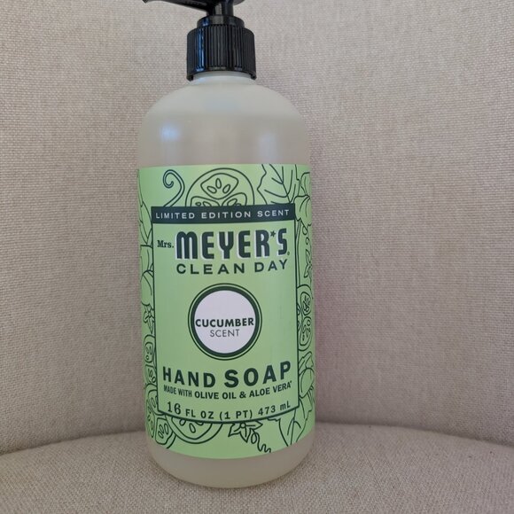 Mrs. Meyer's Clean Day Limited Edition Cucumber Scent Large Size 16 fl oz Pump - Picture 1 of 2
